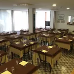 Ausonia מלון 3*