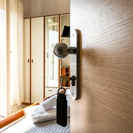 Otel Ausonia 3*