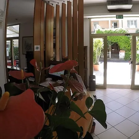 Ausonia Hotel 3*